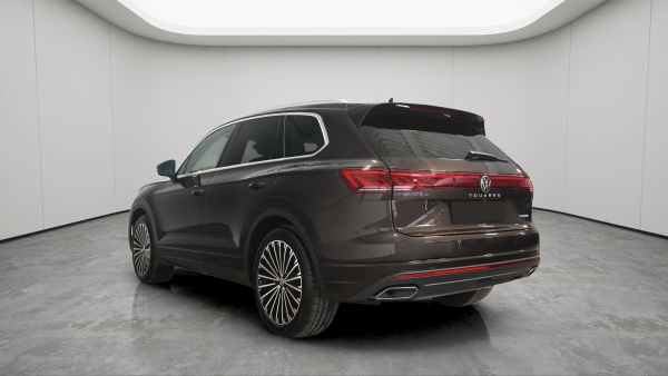 Volkswagen Touareg-0