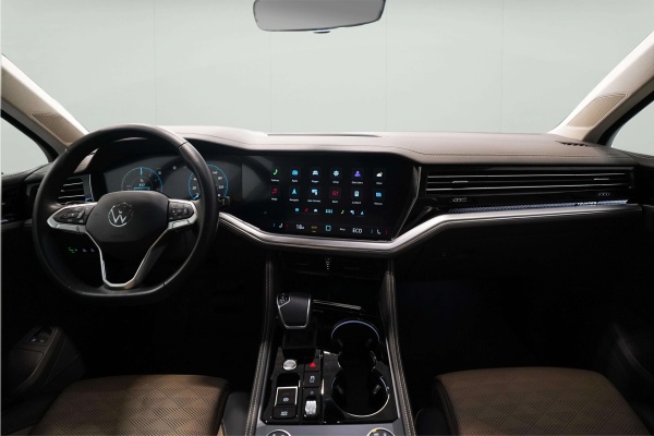 Volkswagen Touareg-1